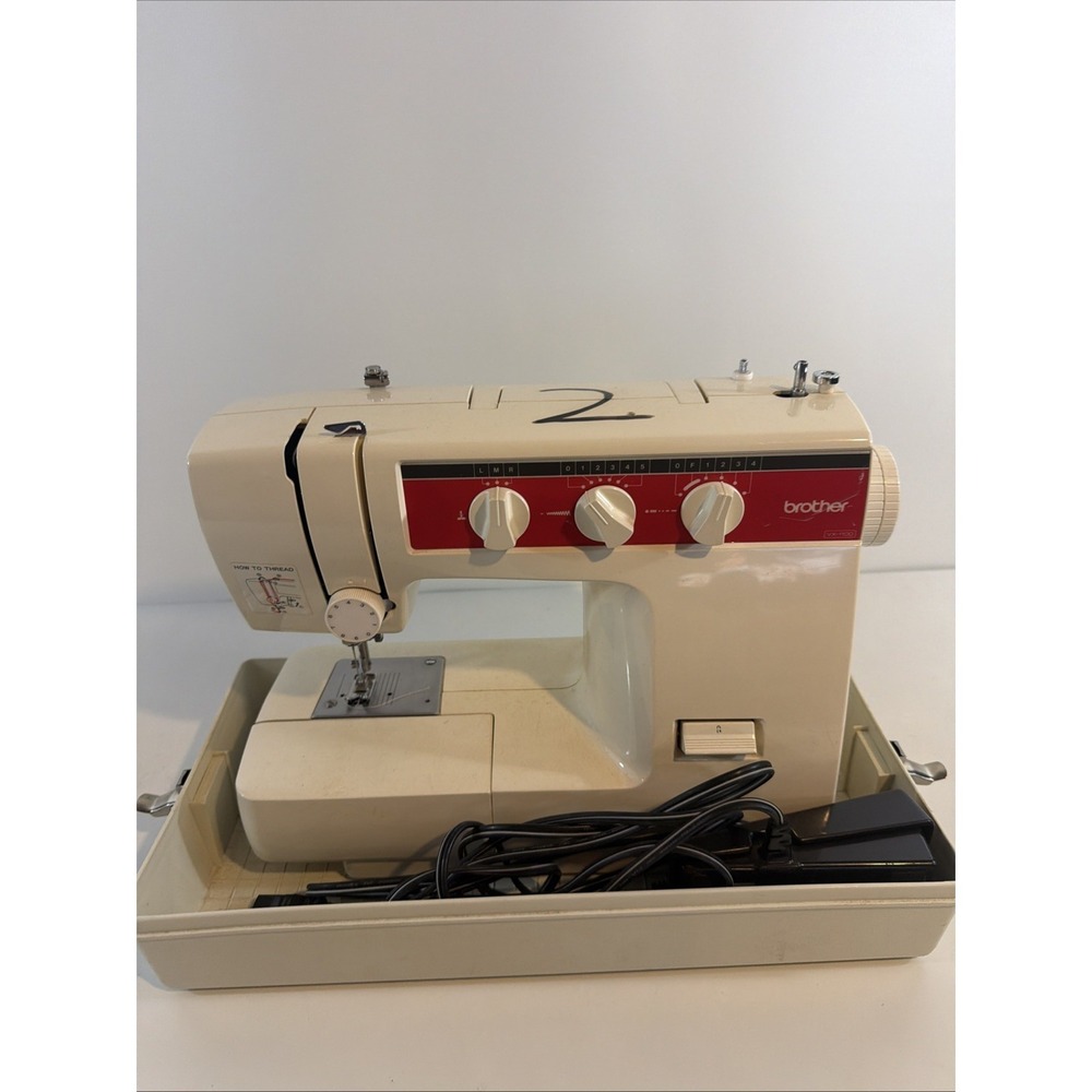 Brother VX-1100 Sewing Machine With Case